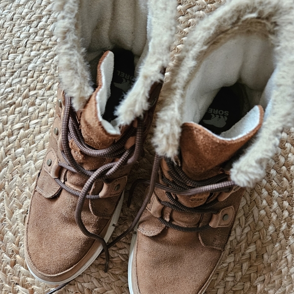 SOLD Women's Sorel Joan Explorer Boot - Picture 5 of 9